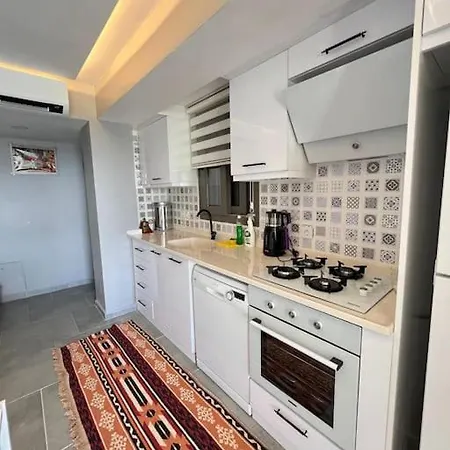 Oezel Havuzlu Ruezgar * Kusadası