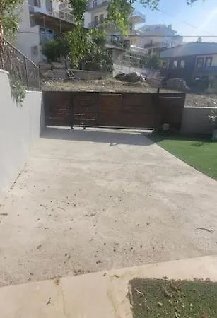 Oezel Havuzlu Ruezgar Kusadası