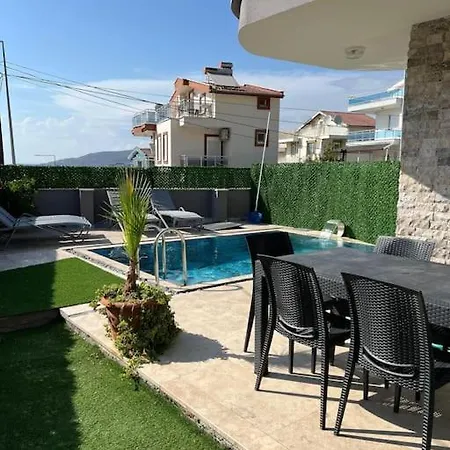 Βίλα Oezel Havuzlu Ruezgar *